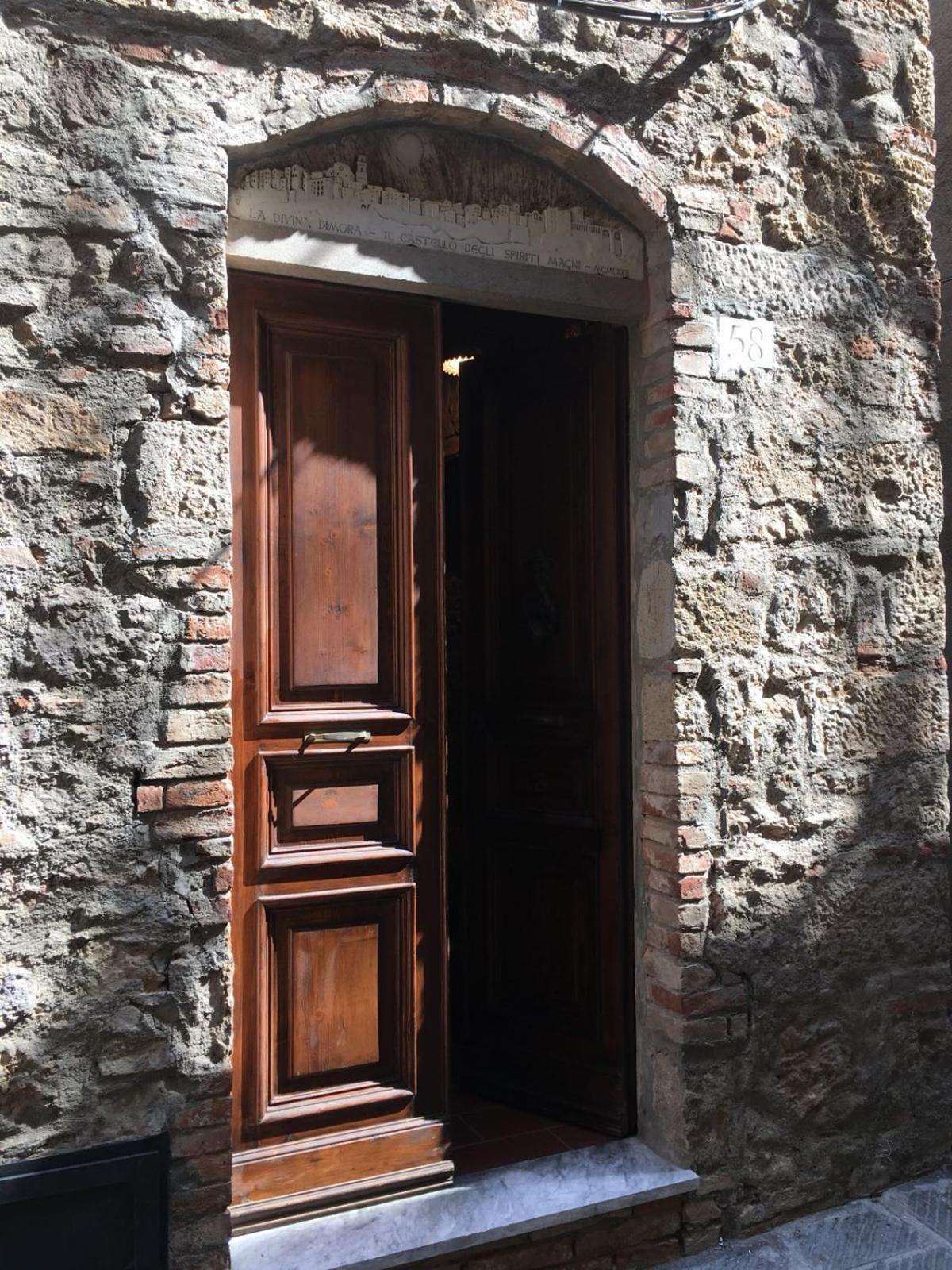 La Divina Dimora Il Castello Degli Spiriti Magni Apartamento Montepescali Exterior foto